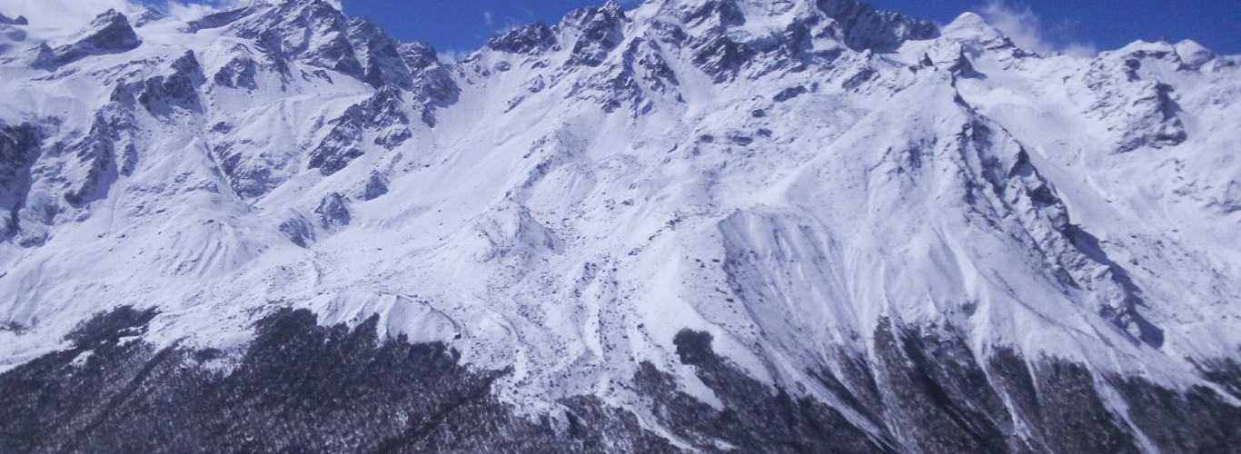 Everest trekking